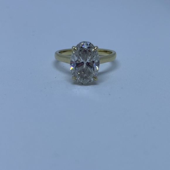 3.65 CARAT IGI CERTIFIED LAB GROWN OVAL DIAMOND ENGAGEMENT RING - Picture 8 of 8